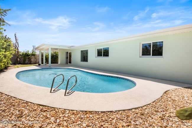 Building Photo - 537 Royal Palm Blvd