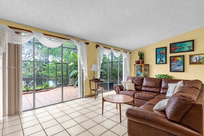Foto del edificio - 3761 Alcantara Ave
