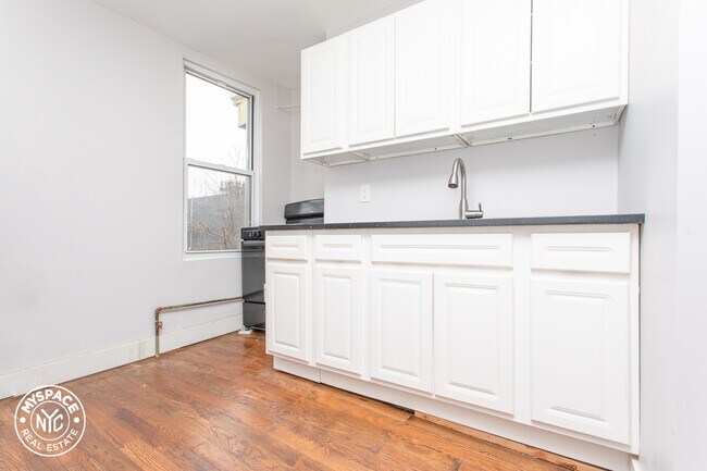 Building Photo - 55 Ten Eyck St