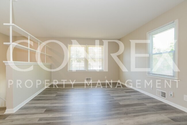 Building Photo - Beautiful 3 Bedroom Split Level Home in Ov...