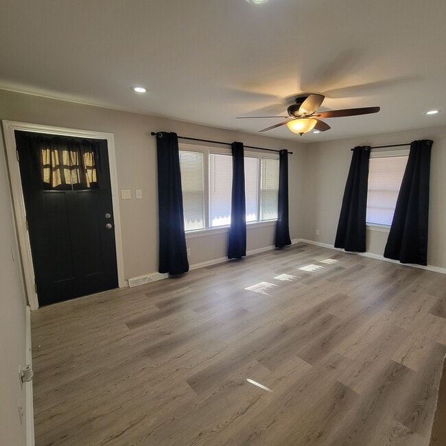 Building Photo - 2457 Shannon Ave