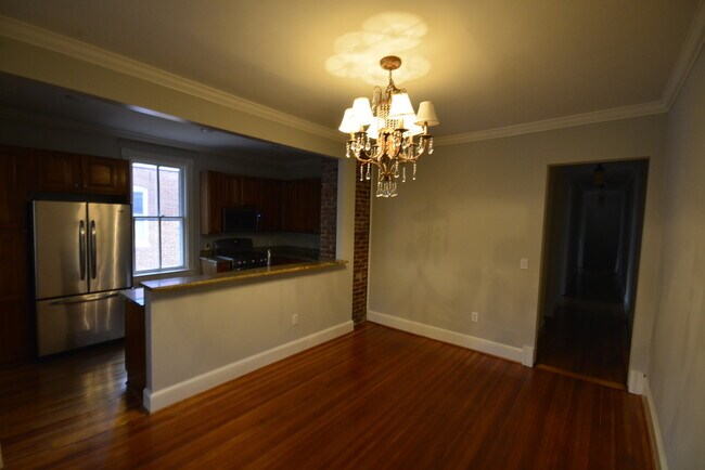 Comedor (Entrada al pasillo) - 7104 Maple Ave