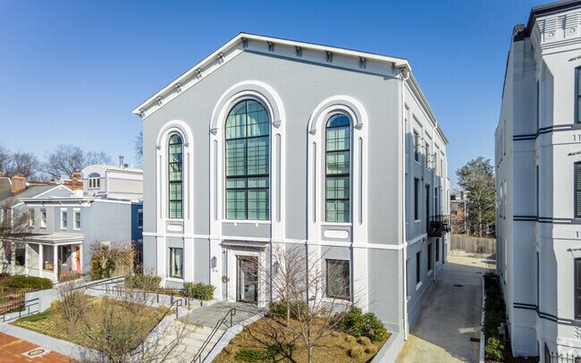 Building Photo - 514 4th St SE