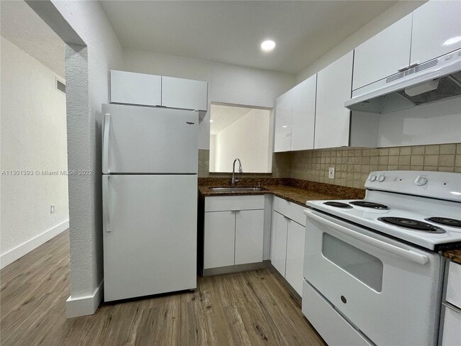 Building Photo - 13900 Lake Placid Ct