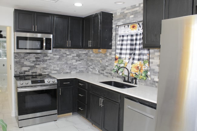 Foto del edificio - 24301 E Colonial Dr