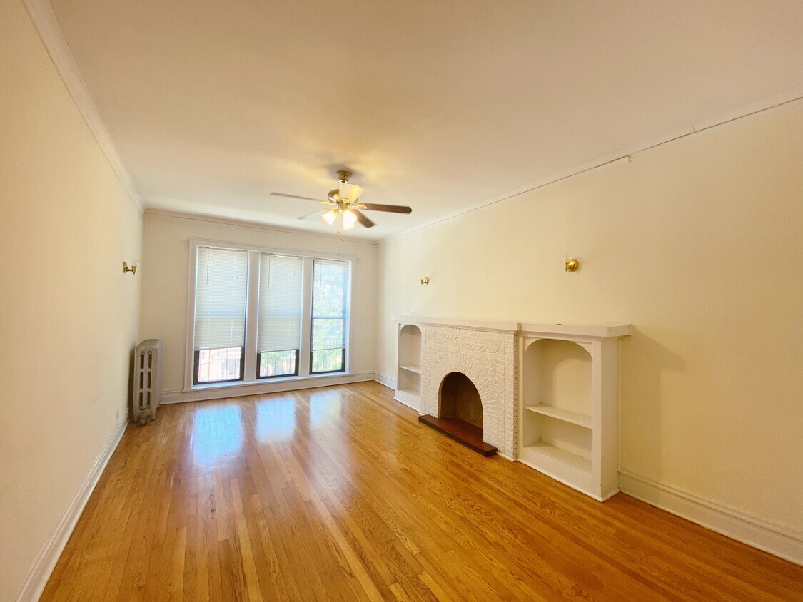 Primary Photo - 3025 W Addison St