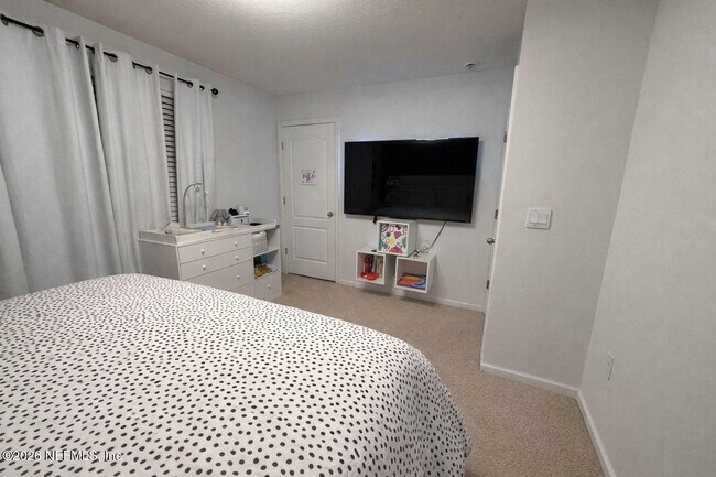 Foto del edificio - 896 Rotary Rd