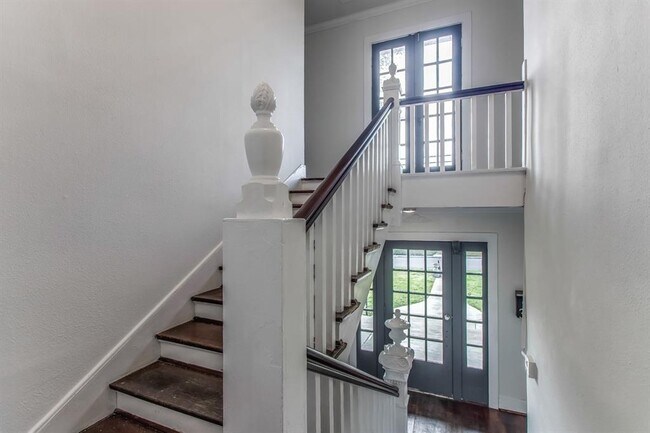 Foto del edificio - 5901 Belmont Ave