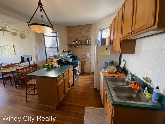 Building Photo - 3 br, 2 bath Apartment - 909 W Dakin St