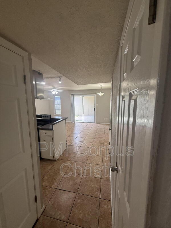 Foto del edificio - 5001 Meandering Ln