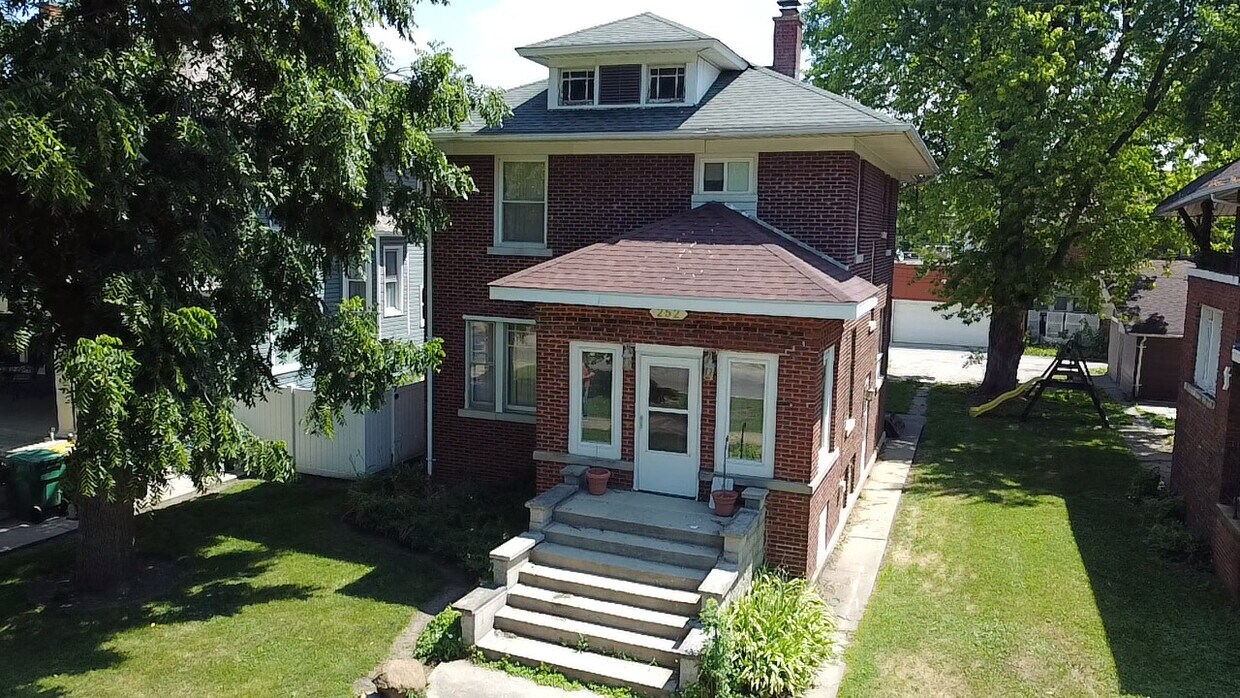 Foto del edificio - 252 N Raynor Ave