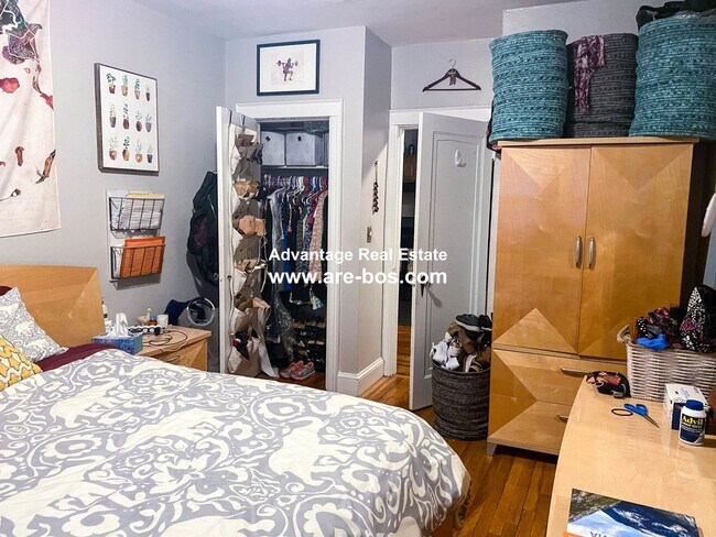 Foto del edificio - 2 bed 1 bath available for June 1st move i...