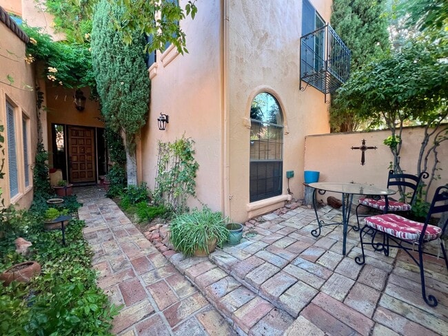 Foto del edificio - Furnished Golf Course Course Property