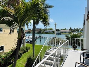Building Photo - 1323 Bayshore Dr