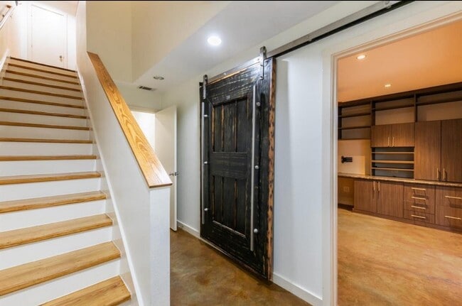 Building Photo - 5235 Blossom St