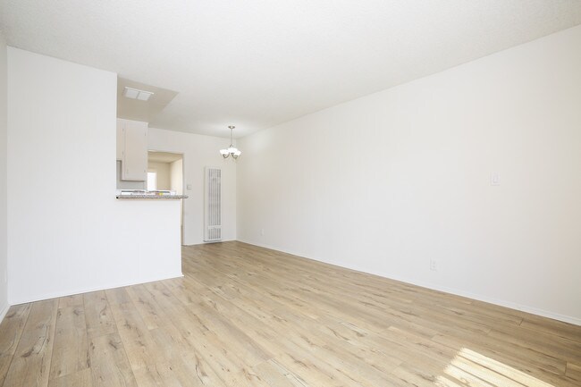 Foto del edificio - 12514 Culver Blvd