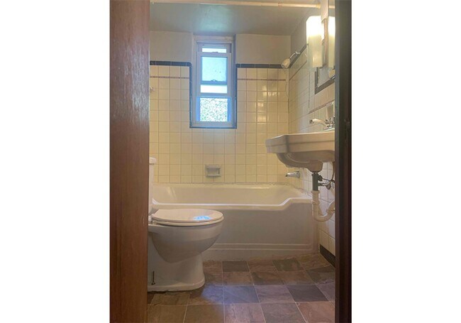 Foto del edificio - 960 Ludlow Ave