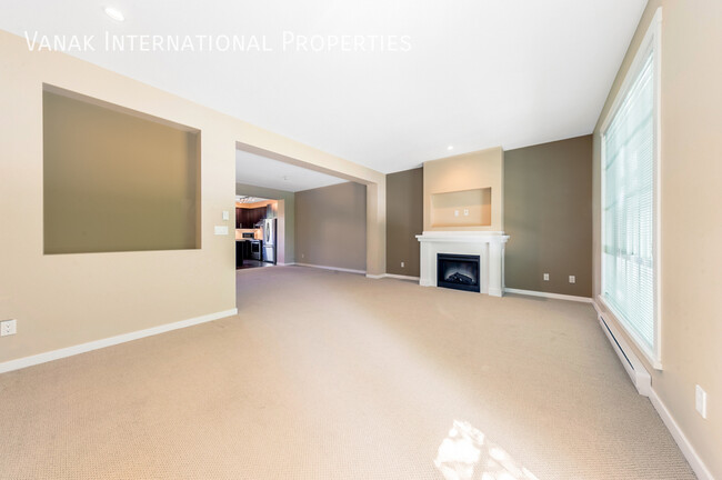 Photo du bâtiment - 4 Bed / 4 Bath Townhouse in Coquitlam