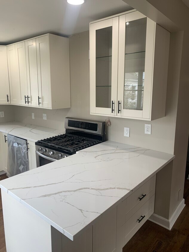 Foto principal - 824 E Hampton Rd