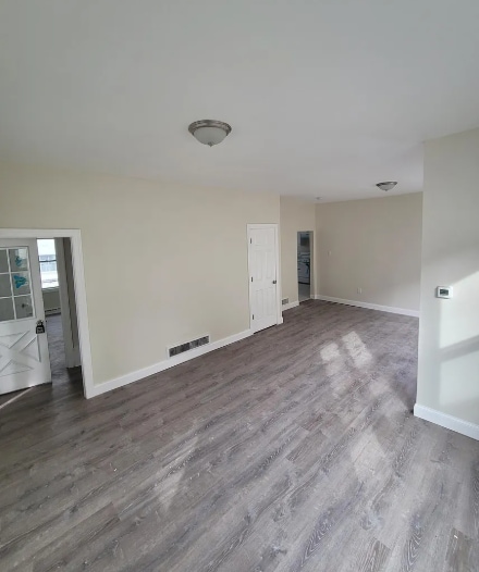 Building Photo - 8 Main St