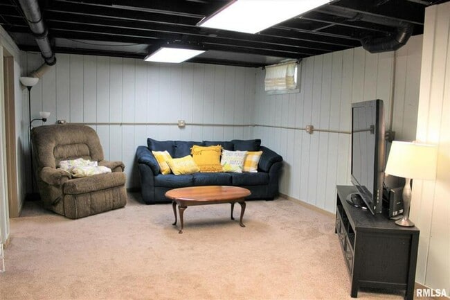 Building Photo - 3 bedroom in the Heart of Moline