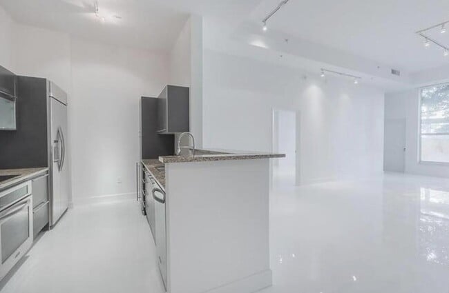 Building Photo - 550 Okeechobee Blvd