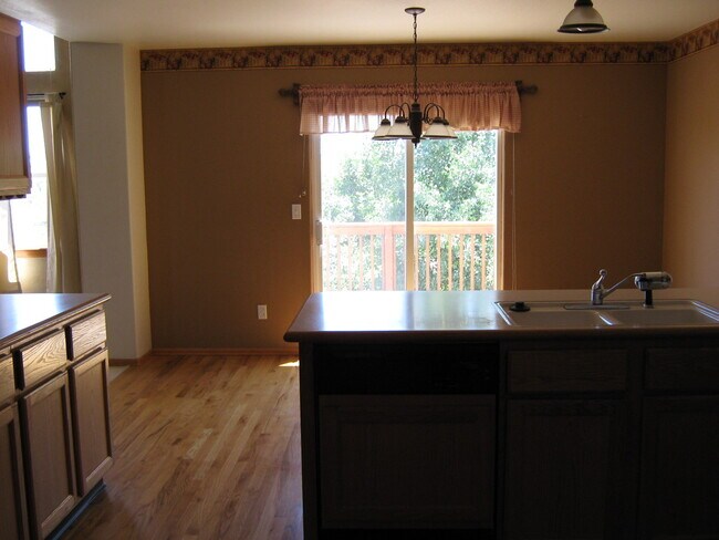 Building Photo - Large Home in Quiet Stetson Hills Neighbor...