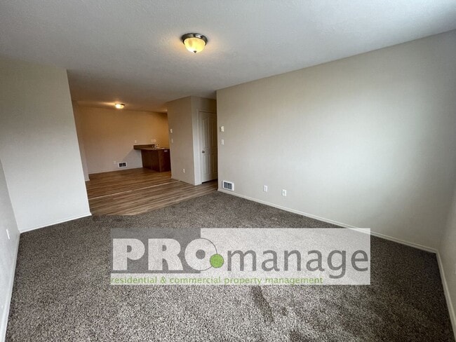 Building Photo - 2592 Prospect Dr