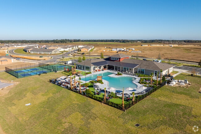 Pool - Summer Pointe Village