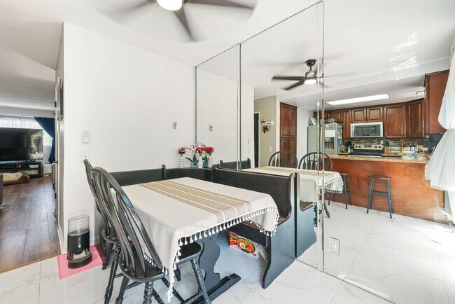 Foto del edificio - Charming 3-Bedroom Home in Gated South Par...