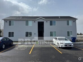 Building Photo - 840 W 3rd N