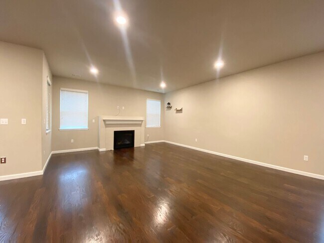 Foto del edificio - 3 bedroom, 2568 Sqft. home In Federal Way