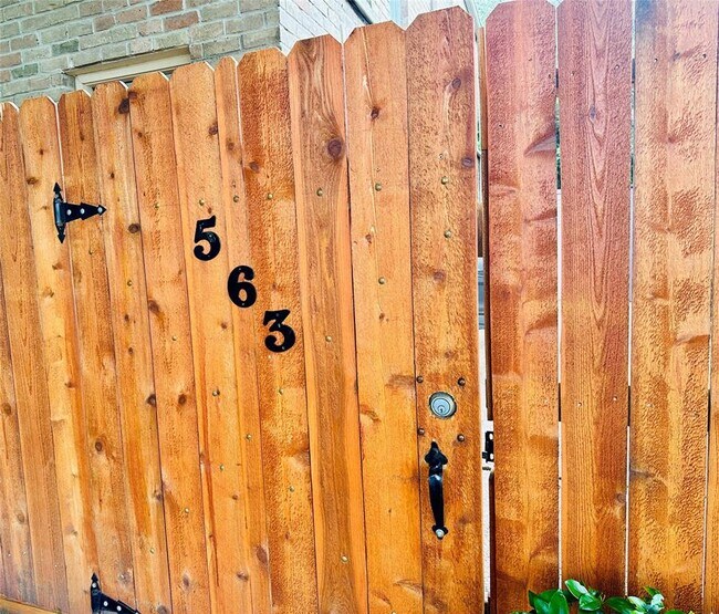 Foto del edificio - 4631 Wild Indigo St