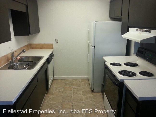 Building Photo - 842 Sinkler Way