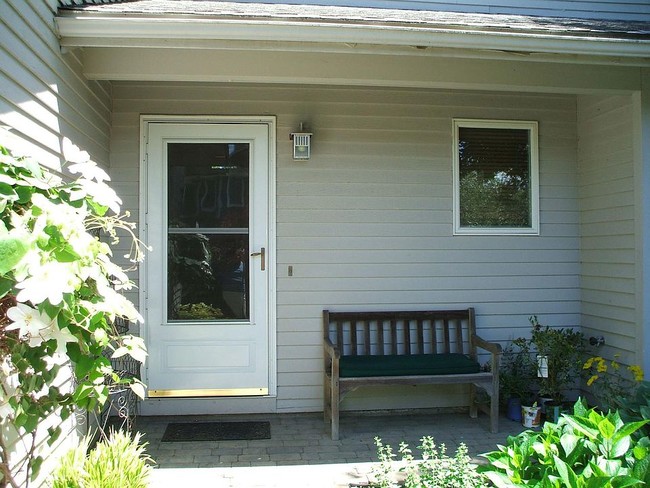 Building Photo - 47 Earles Ct