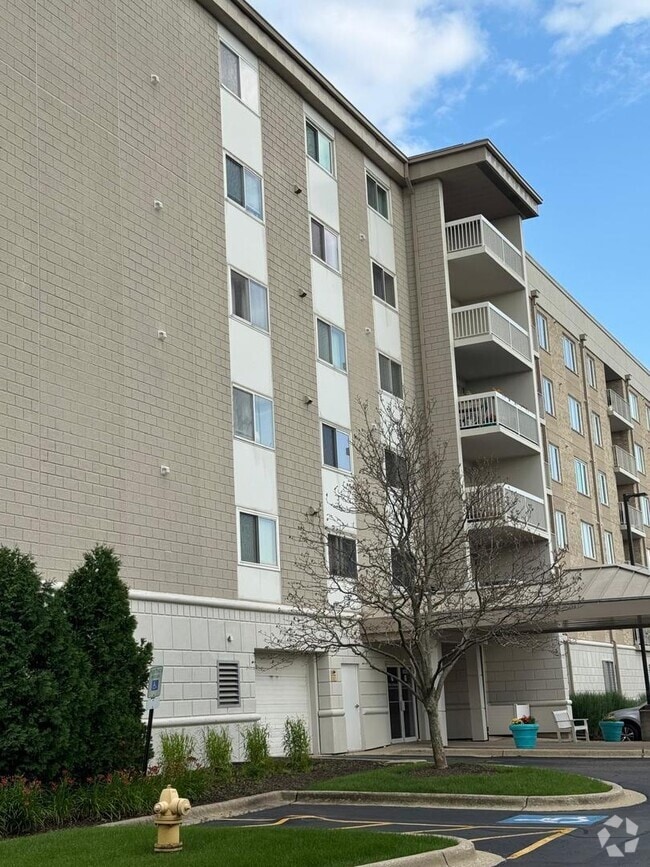 Building Photo - 2020 St Regis Dr