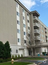 Building Photo - 2020 St Regis Dr