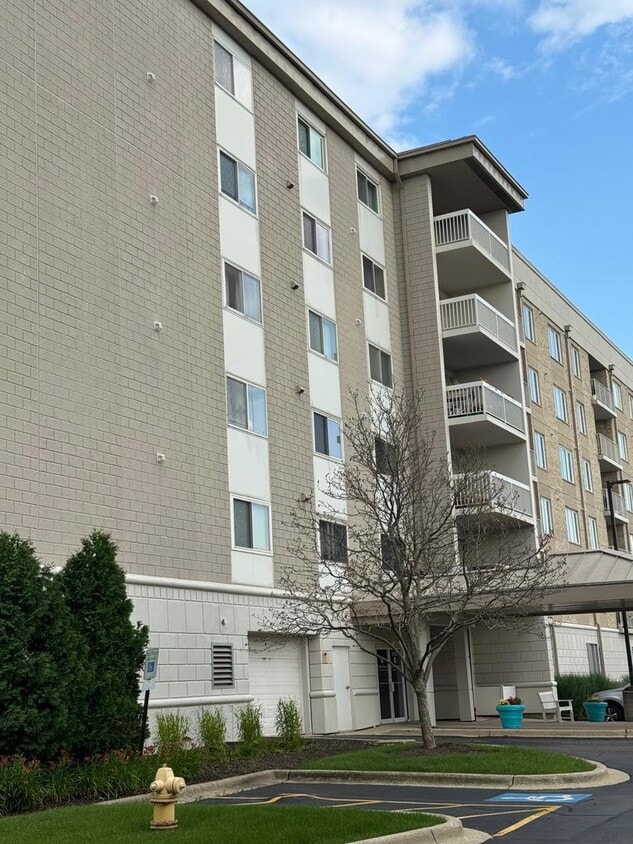 Primary Photo - 2020 St Regis Dr