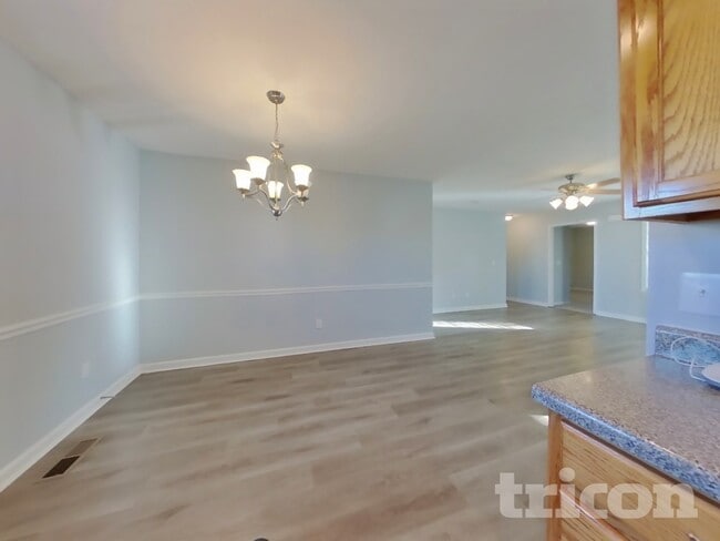 Building Photo - 1605 Mary Ct