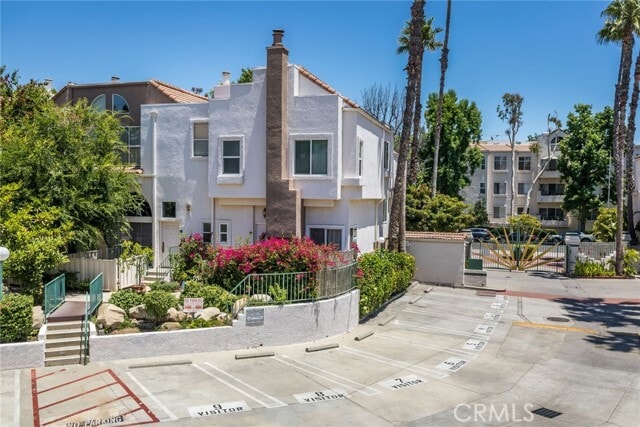 Building Photo - 5455 Sylmar Ave