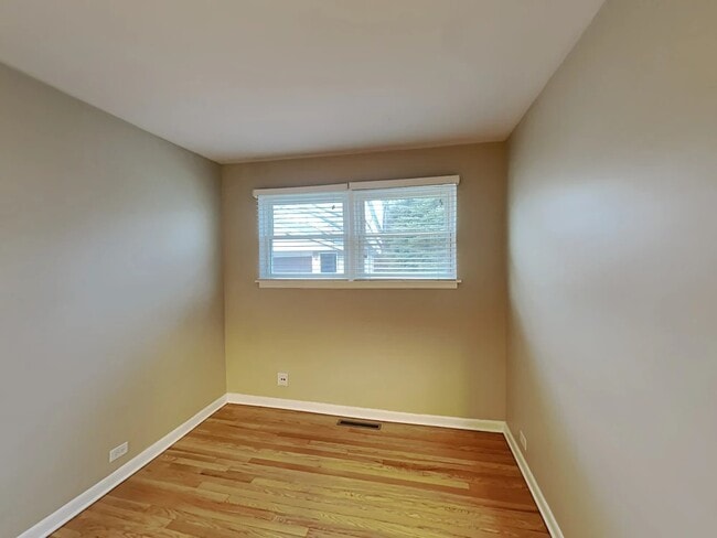 Building Photo - 429 Lotus Ln
