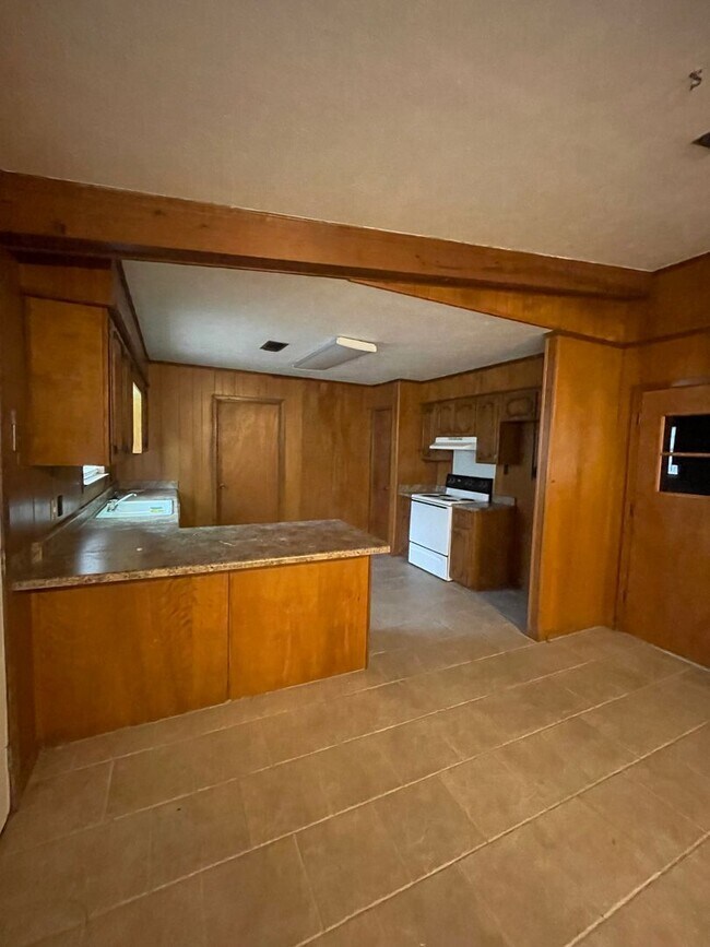 Foto del edificio - Single-Family Home: 3 bed, 2 bath