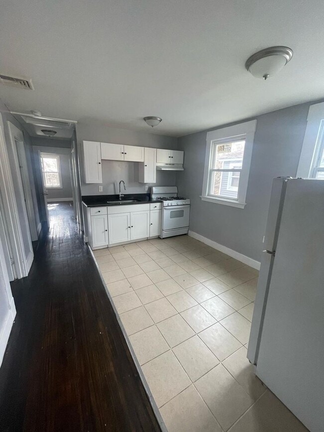 Building Photo - 24 Harding Pl