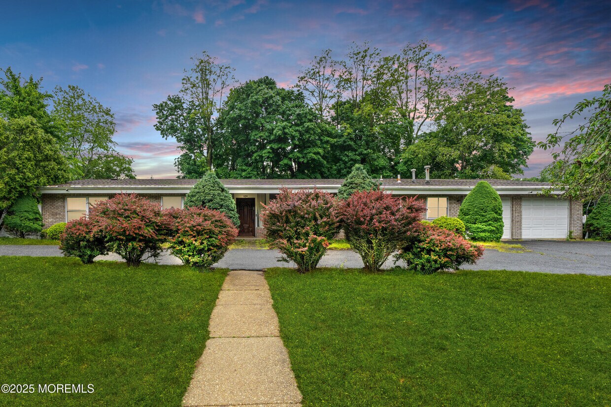 Foto principal - 606 Deal Rd