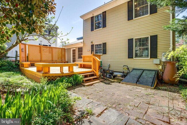 Building Photo - 5823 Silchester St