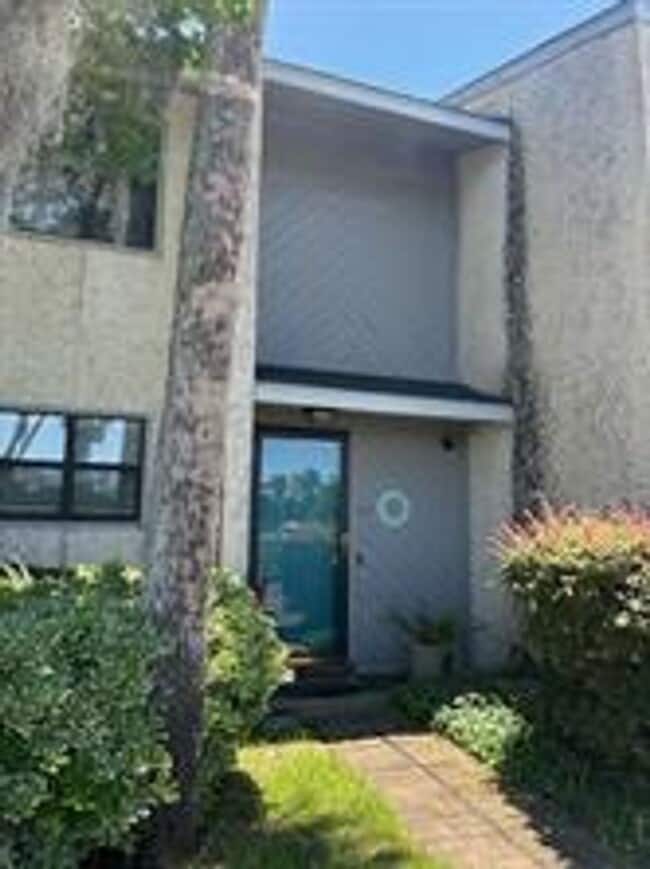 Building Photo - 1498 Demere Rd