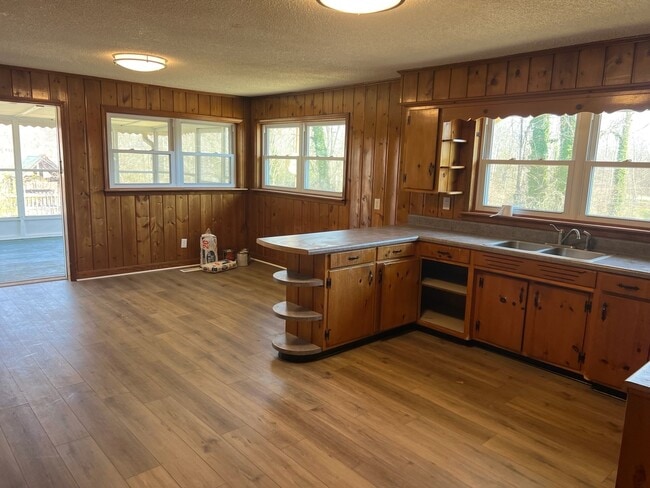 Foto del edificio - 602 Overbrook Dr