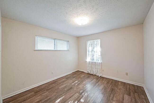 Building Photo - 324 Enfield Cir