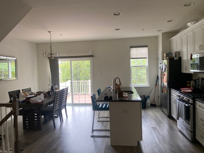Building Photo - 3 Bedroom townhouse in Morton PA