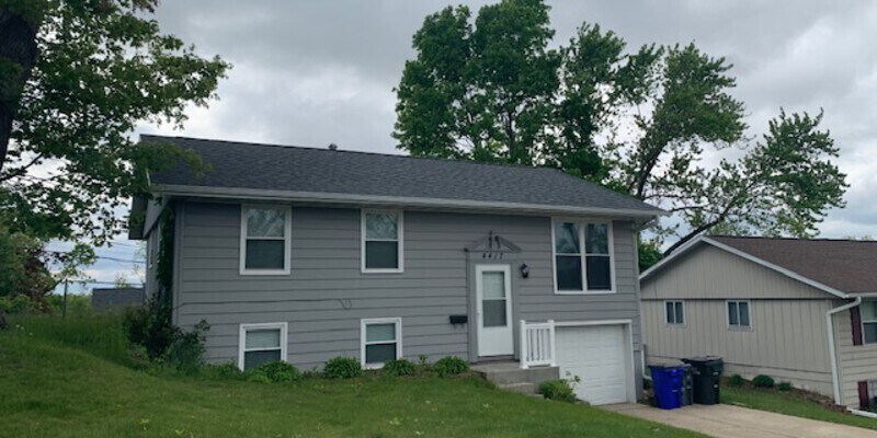 Primary Photo - 4417 White Pine Dr NE